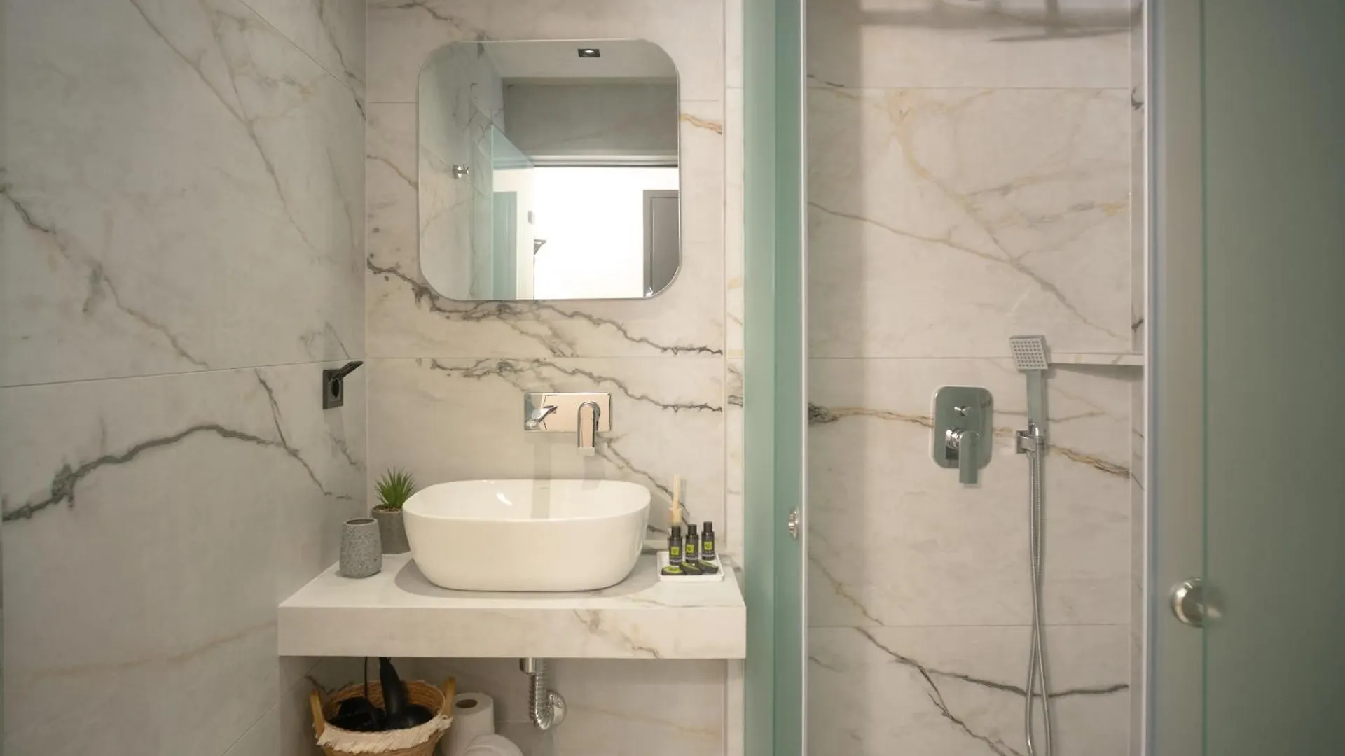 Luminous Luxury Living Aparthotel Kallithea
