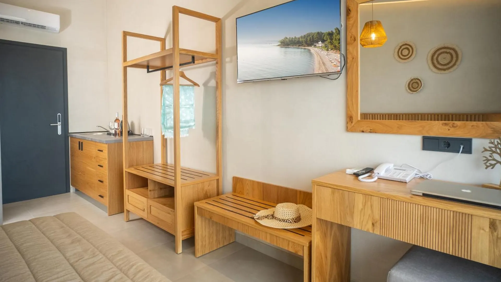 Luminous Luxury Living Aparthotel Kallithea