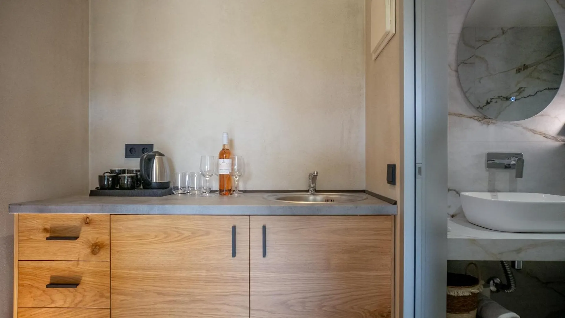 Luminous Luxury Living Aparthotel Kallithea