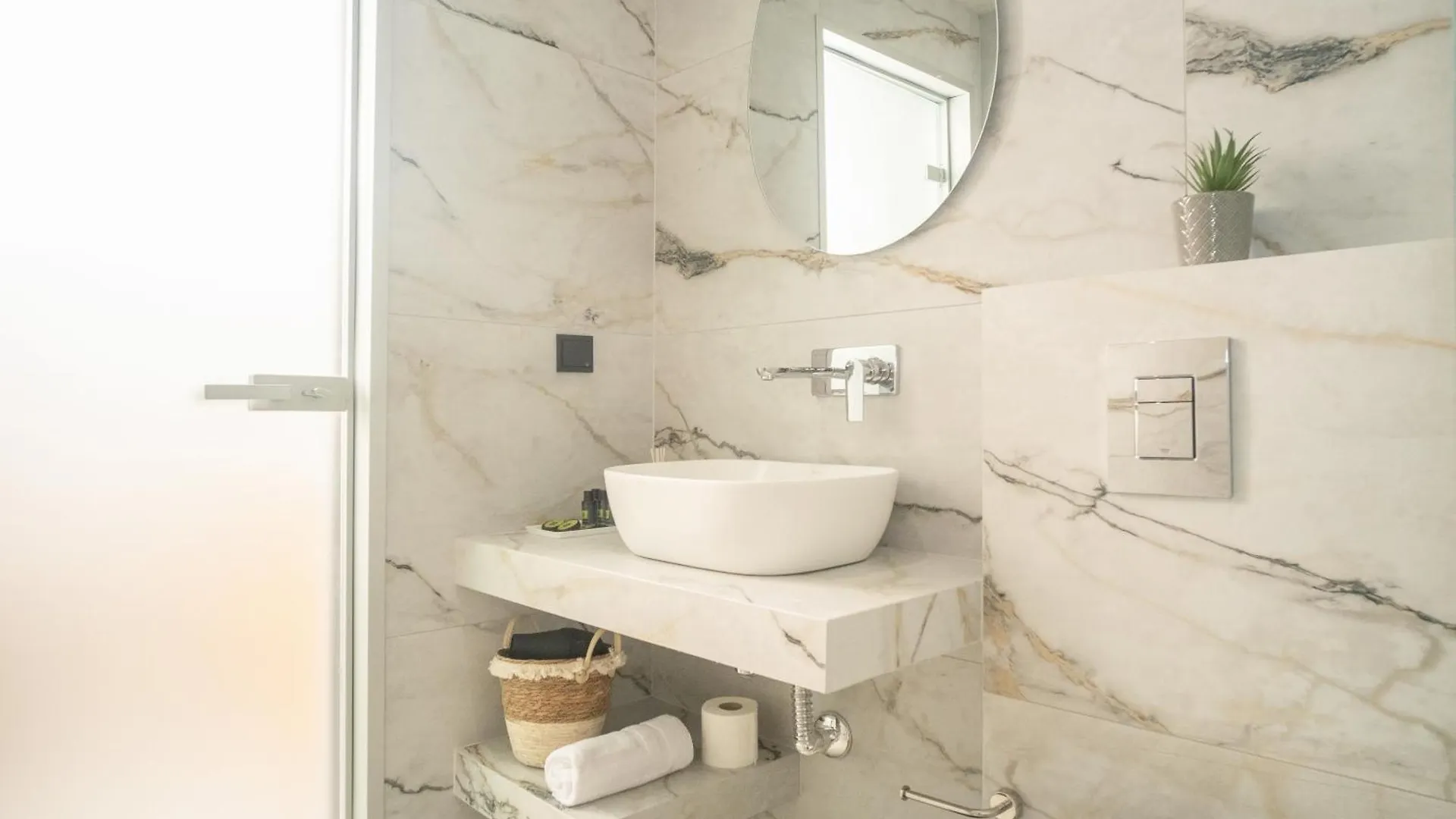 Luminous Luxury Living Aparthotel Kallithea